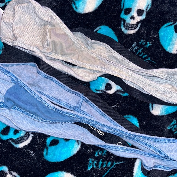 NWOT 2 PACK Calvin Klein | Ribbed Cotton Thongs - Picture 6 of 6